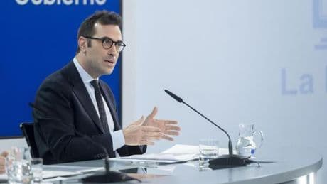 La consulta del Gobierno sobre la opa BBVA-Sabadell: "¿Considera que existen criterios de interés general distintos a la competencia que pueden verse afectados?"