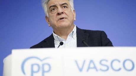 De Andrés acusa al PNV de «someterse a la izquierda» en las políticas de vivienda