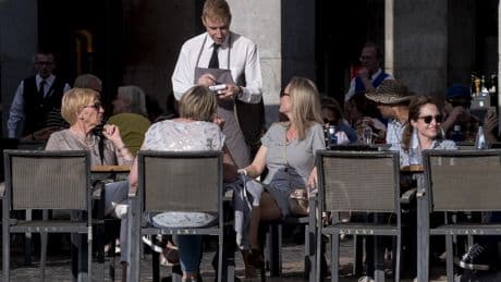El empleo turístico se aleja de la estacionalidad de la temporada alta y la Semana Santa