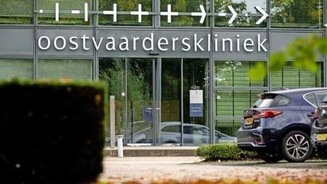 Gedetineerde op dak van tbs-kliniek Oostvaarders in Almere