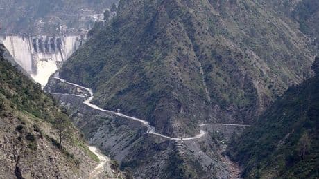 Hint basını: Hindistan, Chenab Nehri'nden Pakistan'a su akışını kesti