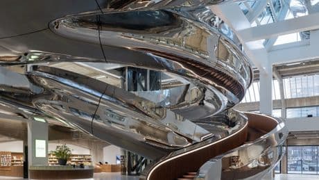 Migration: Dampfer mit Tornado-Treppe