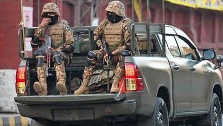 Pakistan'da çatışma: 12 asker hayatını kaybetti, 13 militan öldürüldü!