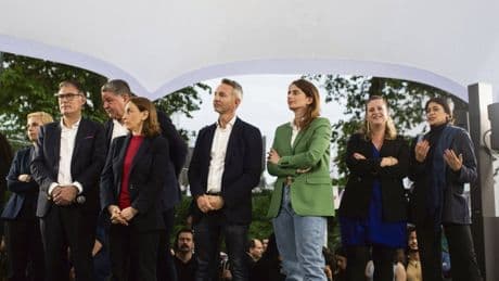 Avec la chute annoncée du gouvernement Bayrou, la gauche rêve de Matignon tout en préparant une éventuelle dissolution