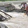 Fluss reißt Menschen mit: Tote und Verletzte bei Einsturz von Brücke in Indien