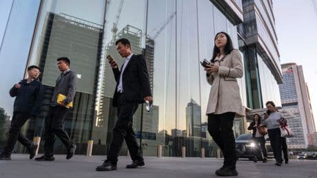 Ir a una oficina y fingir que se está trabajando: el negocio que prolifera en China