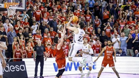 65-67: Una canasta de Llull complica las opciones de playoff del BAXI Manresa
