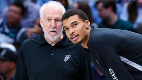 «Ce fut un honneur absolu» : les mots forts de Wembanyama pour Popovich, qui laisse sa place le banc des Spurs