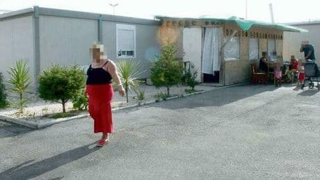 Bambina incinta a 12 anni, l'accusa di violenza sessuale. La famiglia rom e lo sfogo della piccola: «Voglio piangere»