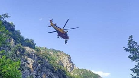 Morta a 15 anni per fare una foto a Cesiomaggiore: il cedimento della roccia e il volo. Schiacciata da un grosso masso
