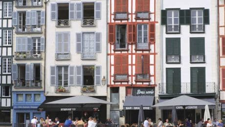 Pyrénées-Atlantiques : Biarritz, impériale sur les vagues
