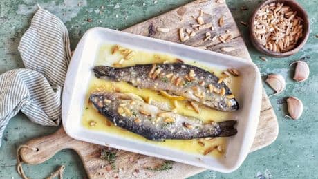 Trucha con almendras, crujiente delicia del mar y del huerto