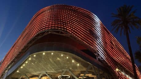 El Roig Arena también brilla por la noche