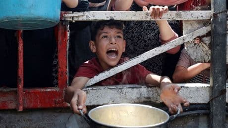 Premier palestinese: «Hamas deponga le armi e lasci Gaza». Wafa, 14  morti per raid  israeliani