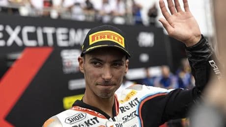 Toprak Razgatlıoğlu, Superbike Macaristan ayağının ilk yarışını kazandı