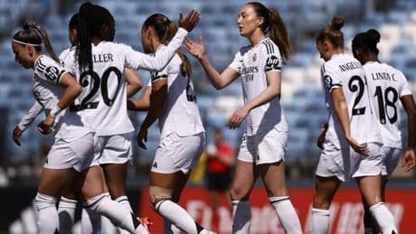 El Real Madrid femenino visita al Granada