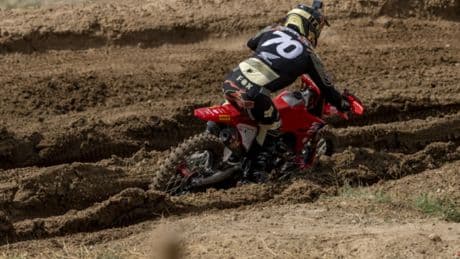 Rubén Fernández firma una sólida 5º posición en una nueva victoria de Herlings