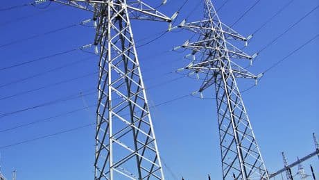 Mil empresas se disputan la red de Endesa, Iberdrola, Naturgy y EDP