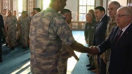 Milli Savunma Bakanı Güler, Mehmetçikle bayramlaştı