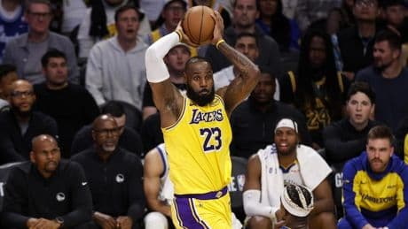 Nba, LeBron James resta ai Lakers. S&igrave; a player-option: cifre e dettagli
