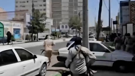 İran'daki Devrim Muhafızları adliyesinde çatışma