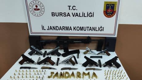 Bursa'da ruhsatsız silah operasyonu: İki gözaltı