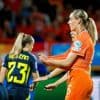 Leeuwinnen stellen maand voor EK wéér teleur: Van Domselaar voorkomt nóg groter chagrijn tegen Schotland