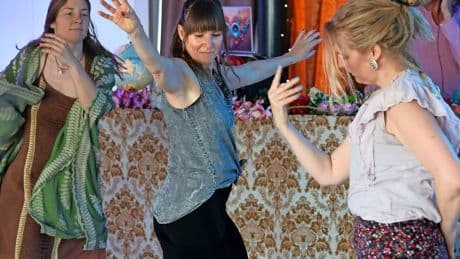 Nine (37) is ecstatic danser: ’Niemand kijkt raar op’