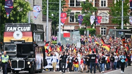 Partie gegen Dänemark: Rekordandrang deutscher Fans beim EM-Spiel in Basel