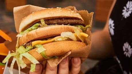 The Economist'in "Big Mac Endeksi"ne göre, Türkiye'de hamburger fiyatı dolar bazında son üç yılda üç kat arttı