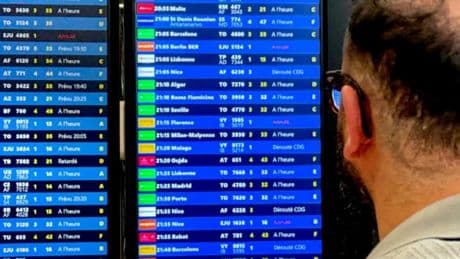 Panne à Paris-Orly: le trafic de l'aéroport toujours perturbé, à quoi faut-il s'attendre ce lundi?