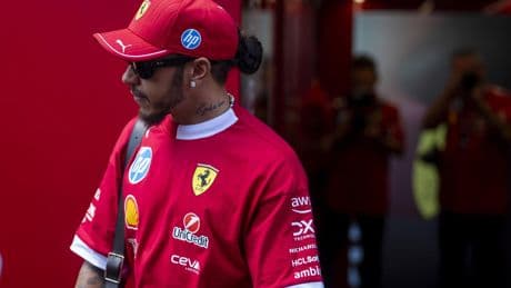 Voormalig Formule 1-baas Bernie Ecclestone (94) vindt dat Lewis Hamilton (40) per direct moet stoppen: ’Ik wil niet dat hem iets ergs overkomt’