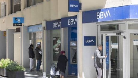 Informática, consultoría tecnológica, seguros y banca, las profesiones más beneficiadas con la irrupción de la IA