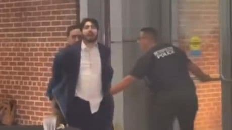 Un hombre asesina a tiros a dos empleados de la Embajada de Israel en Washington y grita "¡Palestina libre!" al ser detenido