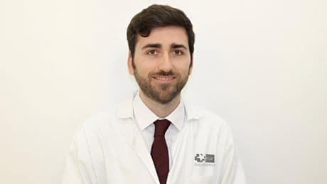 Borja Quiroga, nefrólogo: "La orina espumosa en España puede significar pérdida de proteínas o enfermedad renal"