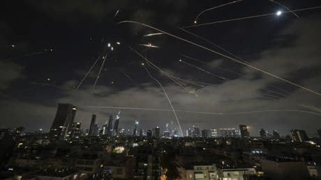 Por qué Irán lanza sus misiles por la noche: la estrategia tiene una explicación