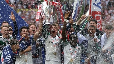 Sunderland verslaat Sheffield United in miljoenenduel om promotie naar Premier League