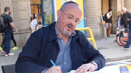 Los políticos aparcan el 'procés' y rinden cuentas con los suyos este Sant Jordi