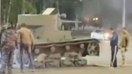 Panne vor Feierlichkeiten: Russische Panzer fallen bei Parade-Probe auseinander