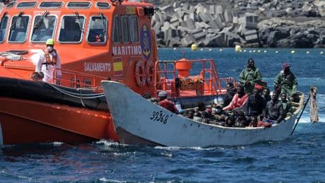 Llegan 63 personas en buen estado a La Restinga (El Hierro) tras navegar 5 días en un cayuco