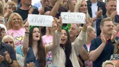 Moderatorin Andrea Kiewel sitzt in Israel fest - Fernsehgarten-Publikum feiert Kiwi