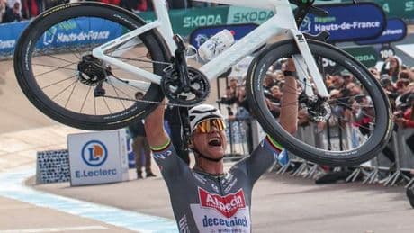 Paris-Roubaix 2025 : le résumé du troisième succès consécutif de Mathieu Van der Poel