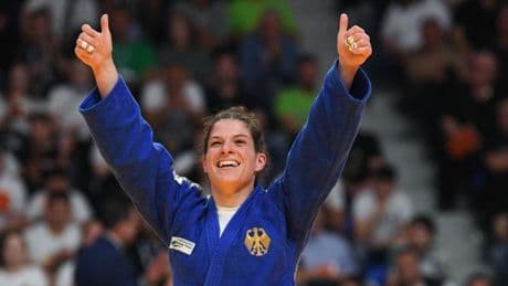 Deutsche Judoka feiert historische Goldmedaille