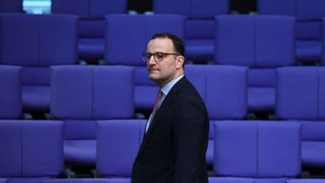 Jens Spahn unter Druck: Im Zentrum des Versagens