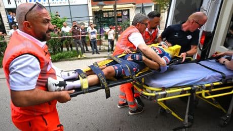 Mikel Landa se despide del Giro de Italia: sufre la fractura de una vértebra y pasará la noche en el hospital