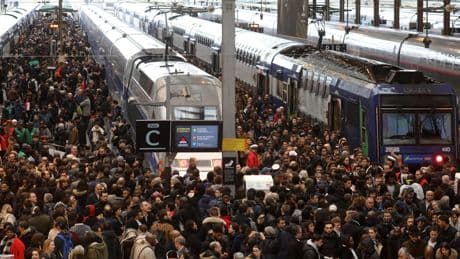 SNCF : l’insupportable retour du chantage à la grève des cheminots lors des grands départs