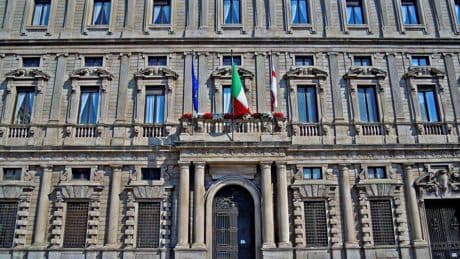 Palazzo Marino ha finito i ticket e mette a dieta i suoi dipendenti