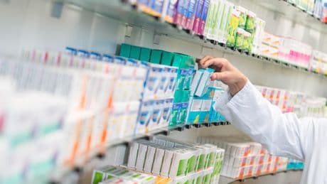 Médicaments : la Cour des comptes préconise de tailler dans les 36 milliards dépensés chaque année par la Sécu