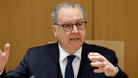 Ferrand décoré, Macron en forme, Bayrou en panne
