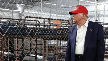 Nasce “Alligator Alcatraz”, il nuovo carcere-show di Trump tra paludi e coccodrilli